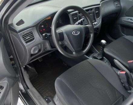 Чорний Кіа Ріо, об'ємом двигуна 1.4 л та пробігом 358 тис. км за 3750 $, фото 7 на Automoto.ua