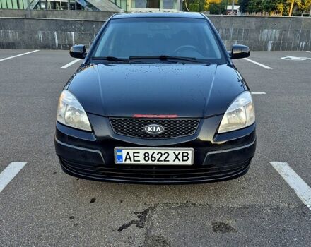 Черный Киа Рио, объемом двигателя 1.4 л и пробегом 350 тыс. км за 3550 $, фото 1 на Automoto.ua