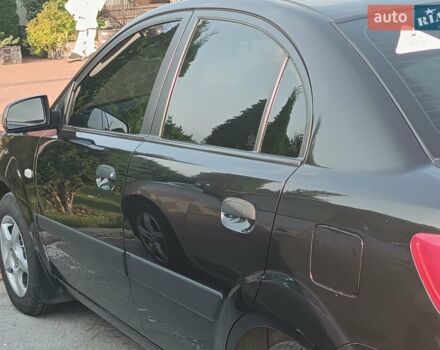 Черный Киа Рио, объемом двигателя 1.4 л и пробегом 196 тыс. км за 4200 $, фото 8 на Automoto.ua
