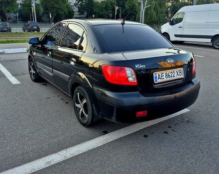 Черный Киа Рио, объемом двигателя 1.4 л и пробегом 350 тыс. км за 3550 $, фото 5 на Automoto.ua