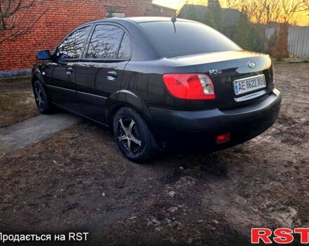 Чорний Кіа Ріо, об'ємом двигуна 1.4 л та пробігом 320 тис. км за 4400 $, фото 1 на Automoto.ua
