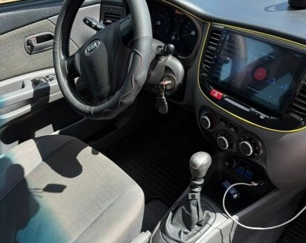 Черный Киа Рио, объемом двигателя 1.4 л и пробегом 135 тыс. км за 5500 $, фото 8 на Automoto.ua
