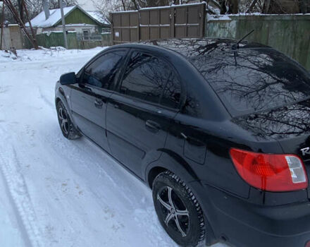 Черный Киа Рио, объемом двигателя 1.4 л и пробегом 358 тыс. км за 3750 $, фото 4 на Automoto.ua