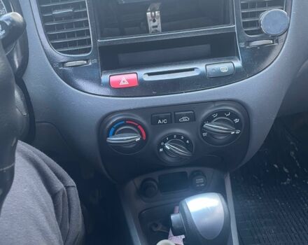 Черный Киа Рио, объемом двигателя 0 л и пробегом 205 тыс. км за 1400 $, фото 5 на Automoto.ua