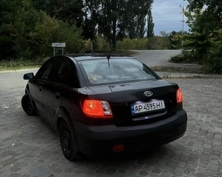 Черный Киа Рио, объемом двигателя 1.4 л и пробегом 200 тыс. км за 4005 $, фото 3 на Automoto.ua