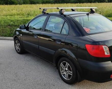 Черный Киа Рио, объемом двигателя 1.4 л и пробегом 328 тыс. км за 3750 $, фото 2 на Automoto.ua