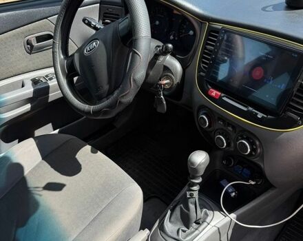 Чорний Кіа Ріо, об'ємом двигуна 1.4 л та пробігом 135 тис. км за 5500 $, фото 8 на Automoto.ua