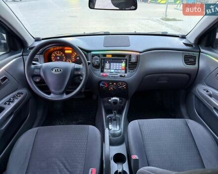Чорний Кіа Ріо, об'ємом двигуна 1.4 л та пробігом 230 тис. км за 5800 $, фото 9 на Automoto.ua