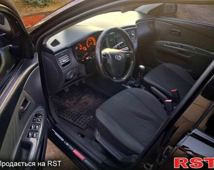 Чорний Кіа Ріо, об'ємом двигуна 1.4 л та пробігом 320 тис. км за 4400 $, фото 8 на Automoto.ua