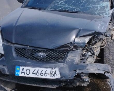 Чорний Кіа Ріо, об'ємом двигуна 1.4 л та пробігом 100 тис. км за 1200 $, фото 4 на Automoto.ua