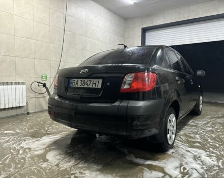 Чорний Кіа Ріо, об'ємом двигуна 1.4 л та пробігом 215 тис. км за 3112 $, фото 3 на Automoto.ua