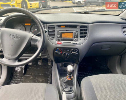 Черный Киа Рио, объемом двигателя 1.4 л и пробегом 152 тыс. км за 4600 $, фото 4 на Automoto.ua