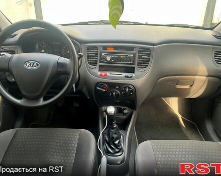 Черный Киа Рио, объемом двигателя 1.4 л и пробегом 1200 тыс. км за 5000 $, фото 7 на Automoto.ua