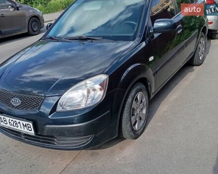 Черный Киа Рио, объемом двигателя 1.4 л и пробегом 190 тыс. км за 3600 $, фото 3 на Automoto.ua