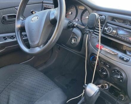 Черный Киа Рио, объемом двигателя 1.4 л и пробегом 220 тыс. км за 4500 $, фото 5 на Automoto.ua