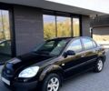 Чорний Кіа Ріо, об'ємом двигуна 1.4 л та пробігом 291 тис. км за 4200 $, фото 3 на Automoto.ua