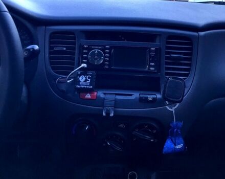 Чорний Кіа Ріо, об'ємом двигуна 1.4 л та пробігом 291 тис. км за 4200 $, фото 7 на Automoto.ua