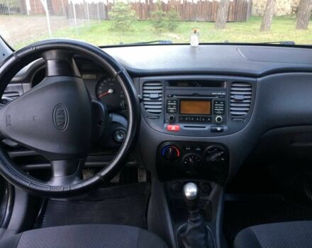 Чорний Кіа Ріо, об'ємом двигуна 1.6 л та пробігом 360 тис. км за 3900 $, фото 1 на Automoto.ua