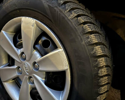 Черный Киа Рио, объемом двигателя 1.4 л и пробегом 150 тыс. км за 5400 $, фото 12 на Automoto.ua