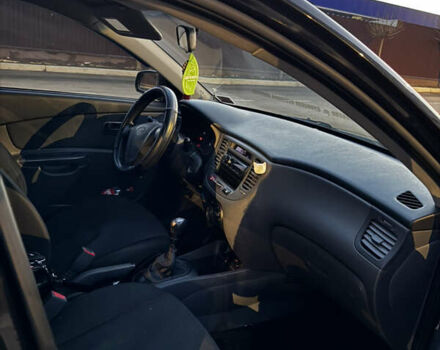 Черный Киа Рио, объемом двигателя 1.4 л и пробегом 150 тыс. км за 5400 $, фото 5 на Automoto.ua