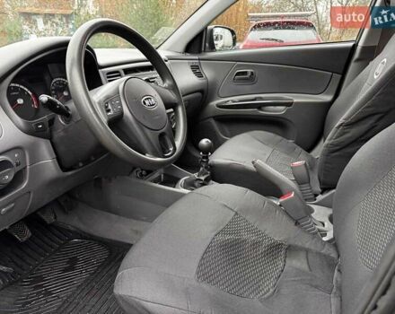 Черный Киа Рио, объемом двигателя 1.4 л и пробегом 151 тыс. км за 6490 $, фото 27 на Automoto.ua