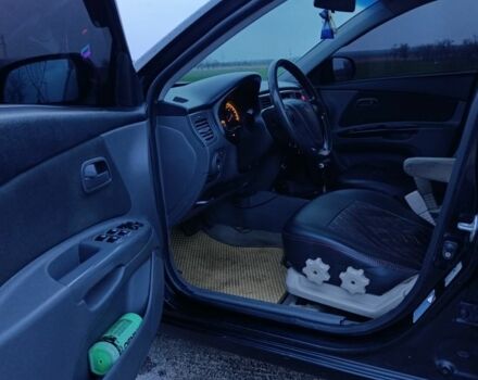 Чорний Кіа Ріо, об'ємом двигуна 1.4 л та пробігом 280 тис. км за 5300 $, фото 5 на Automoto.ua