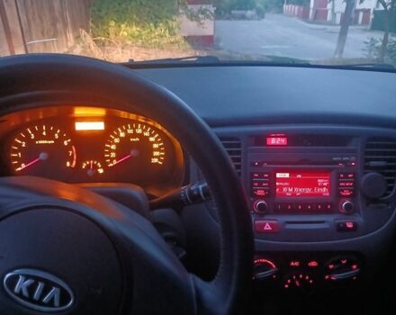 Чорний Кіа Ріо, об'ємом двигуна 1.4 л та пробігом 210 тис. км за 4308 $, фото 2 на Automoto.ua