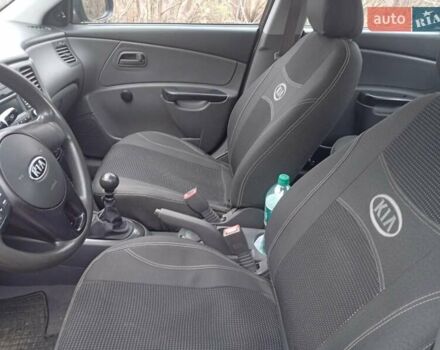 Черный Киа Рио, объемом двигателя 1.4 л и пробегом 186 тыс. км за 4800 $, фото 10 на Automoto.ua