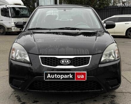 Чорний Кіа Ріо, об'ємом двигуна 1.4 л та пробігом 151 тис. км за 6490 $, фото 3 на Automoto.ua
