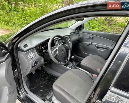 Черный Киа Рио, объемом двигателя 1.4 л и пробегом 91 тыс. км за 4800 $, фото 9 на Automoto.ua