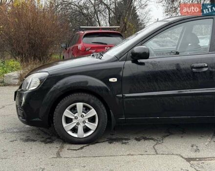 Черный Киа Рио, объемом двигателя 1.4 л и пробегом 151 тыс. км за 6490 $, фото 18 на Automoto.ua