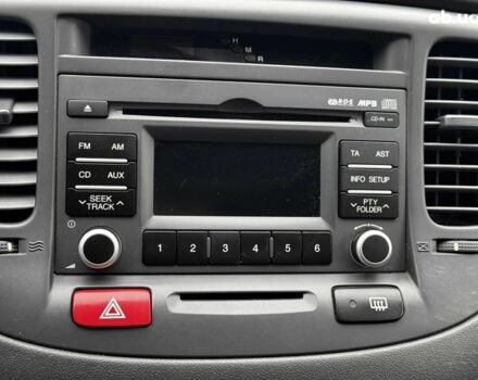 Чорний Кіа Ріо, об'ємом двигуна 1.4 л та пробігом 151 тис. км за 6490 $, фото 32 на Automoto.ua