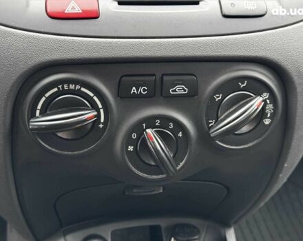 Чорний Кіа Ріо, об'ємом двигуна 1.4 л та пробігом 151 тис. км за 6490 $, фото 31 на Automoto.ua