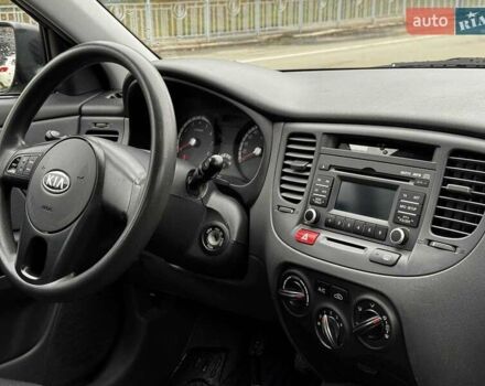 Черный Киа Рио, объемом двигателя 1.4 л и пробегом 151 тыс. км за 6490 $, фото 40 на Automoto.ua