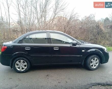 Черный Киа Рио, объемом двигателя 1.4 л и пробегом 186 тыс. км за 4800 $, фото 4 на Automoto.ua