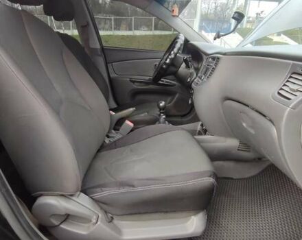 Чорний Кіа Ріо, об'ємом двигуна 1.4 л та пробігом 253 тис. км за 4000 $, фото 4 на Automoto.ua
