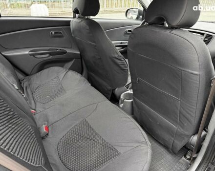 Чорний Кіа Ріо, об'ємом двигуна 1.4 л та пробігом 151 тис. км за 6490 $, фото 38 на Automoto.ua