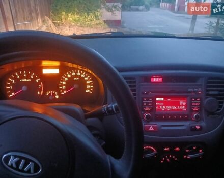 Чорний Кіа Ріо, об'ємом двигуна 1.4 л та пробігом 210 тис. км за 4700 $, фото 2 на Automoto.ua