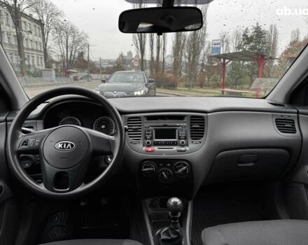 Чорний Кіа Ріо, об'ємом двигуна 1.4 л та пробігом 151 тис. км за 6490 $, фото 23 на Automoto.ua