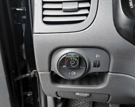 Чорний Кіа Ріо, об'ємом двигуна 1.4 л та пробігом 253 тис. км за 4000 $, фото 13 на Automoto.ua