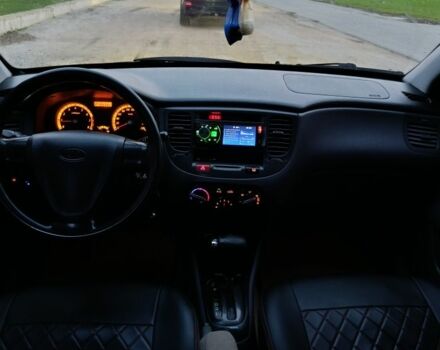 Чорний Кіа Ріо, об'ємом двигуна 1.4 л та пробігом 280 тис. км за 5300 $, фото 4 на Automoto.ua