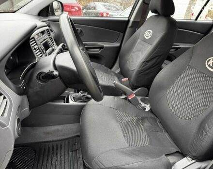 Чорний Кіа Ріо, об'ємом двигуна 1.4 л та пробігом 151 тис. км за 6490 $, фото 27 на Automoto.ua