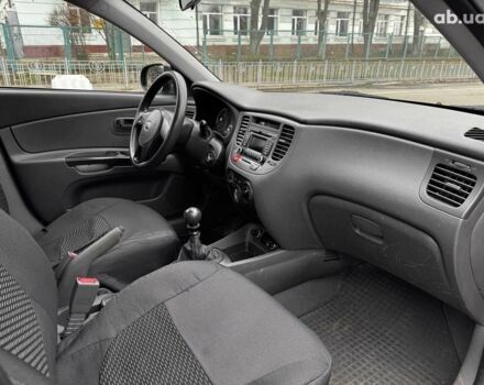 Чорний Кіа Ріо, об'ємом двигуна 1.4 л та пробігом 151 тис. км за 6490 $, фото 36 на Automoto.ua