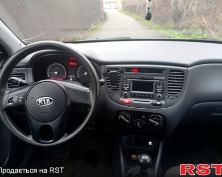 Черный Киа Рио, объемом двигателя 1.4 л и пробегом 186 тыс. км за 4800 $, фото 10 на Automoto.ua