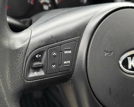 Чорний Кіа Ріо, об'ємом двигуна 1.4 л та пробігом 151 тис. км за 6490 $, фото 29 на Automoto.ua