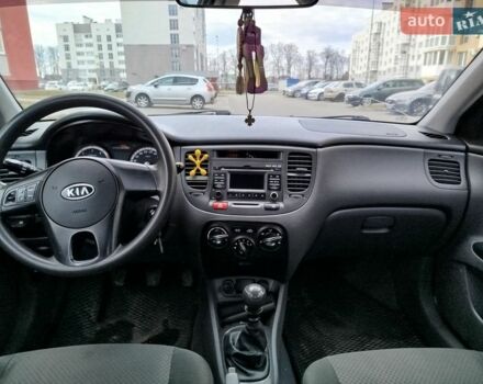 Черный Киа Рио, объемом двигателя 1.5 л и пробегом 155 тыс. км за 5650 $, фото 21 на Automoto.ua