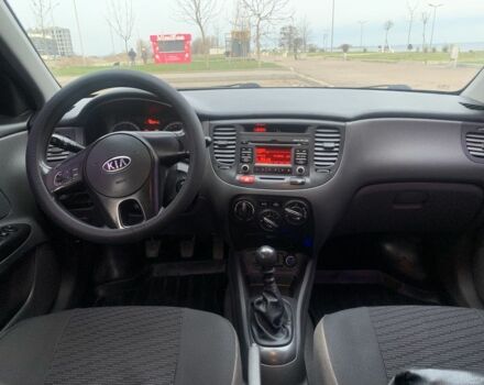 Чорний Кіа Ріо, об'ємом двигуна 1.4 л та пробігом 189 тис. км за 5463 $, фото 3 на Automoto.ua