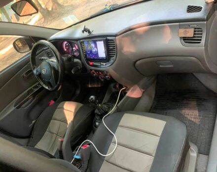 Черный Киа Рио, объемом двигателя 1.4 л и пробегом 270 тыс. км за 4499 $, фото 8 на Automoto.ua