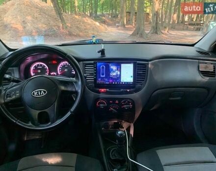 Чорний Кіа Ріо, об'ємом двигуна 1.4 л та пробігом 275 тис. км за 4700 $, фото 10 на Automoto.ua