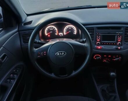 Черный Киа Рио, объемом двигателя 1.4 л и пробегом 150 тыс. км за 4500 $, фото 5 на Automoto.ua